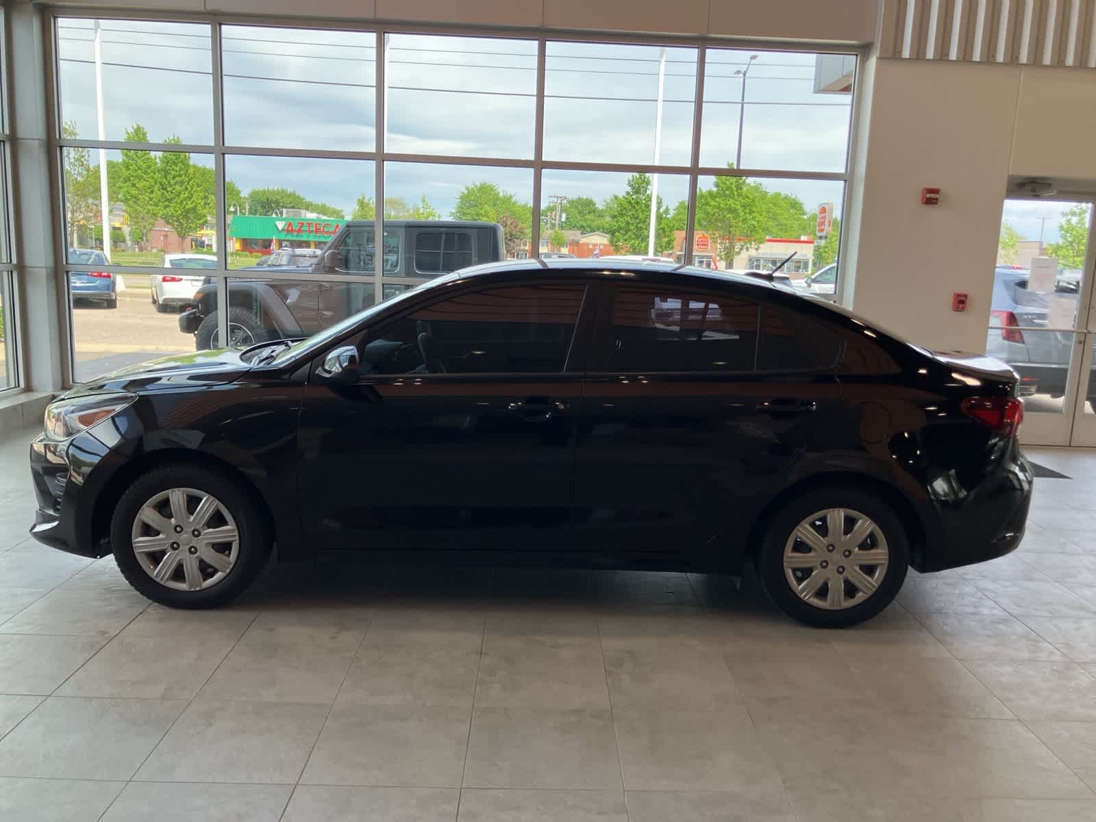 Thumbnail: 2021 Kia Rio - 8