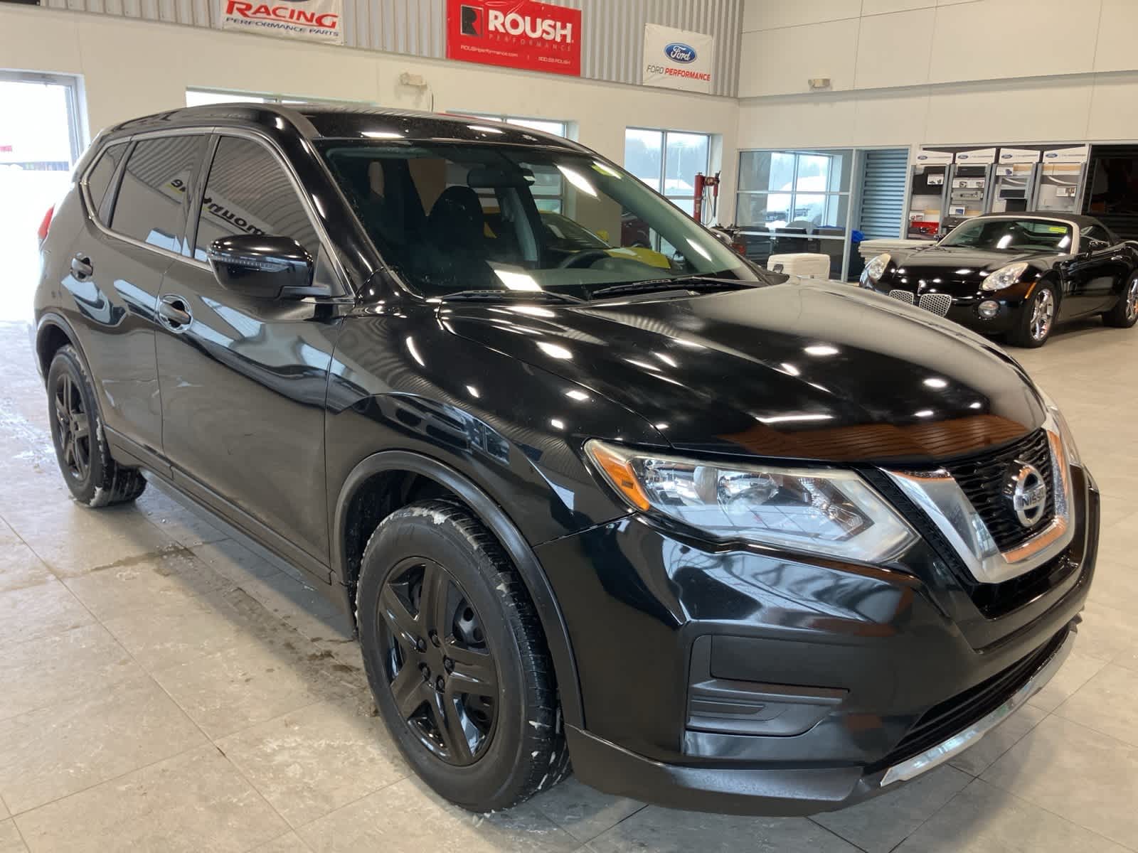 Thumbnail: 2017 Nissan Rogue - 3