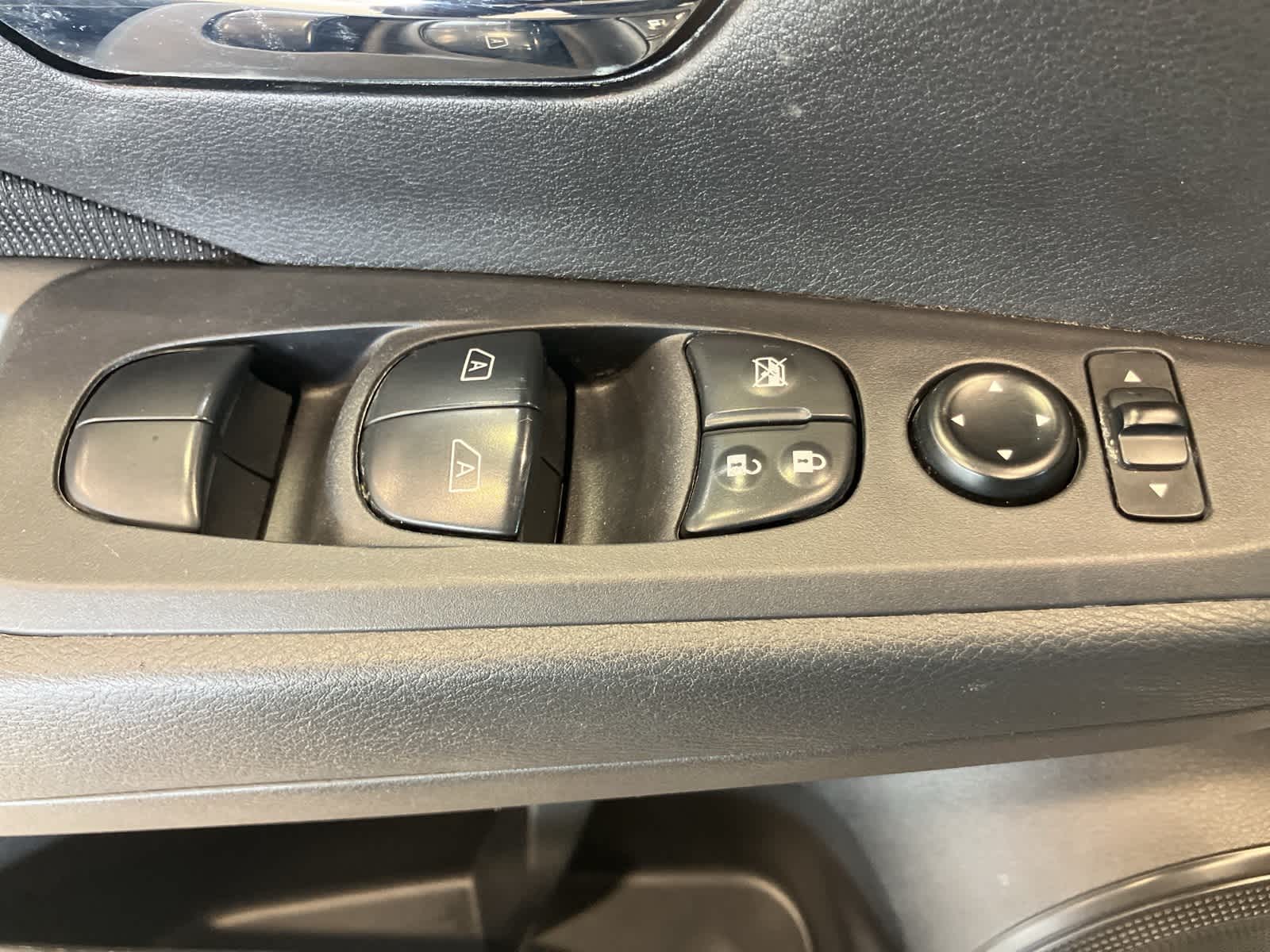 Thumbnail: 2023 Nissan Kicks - 12