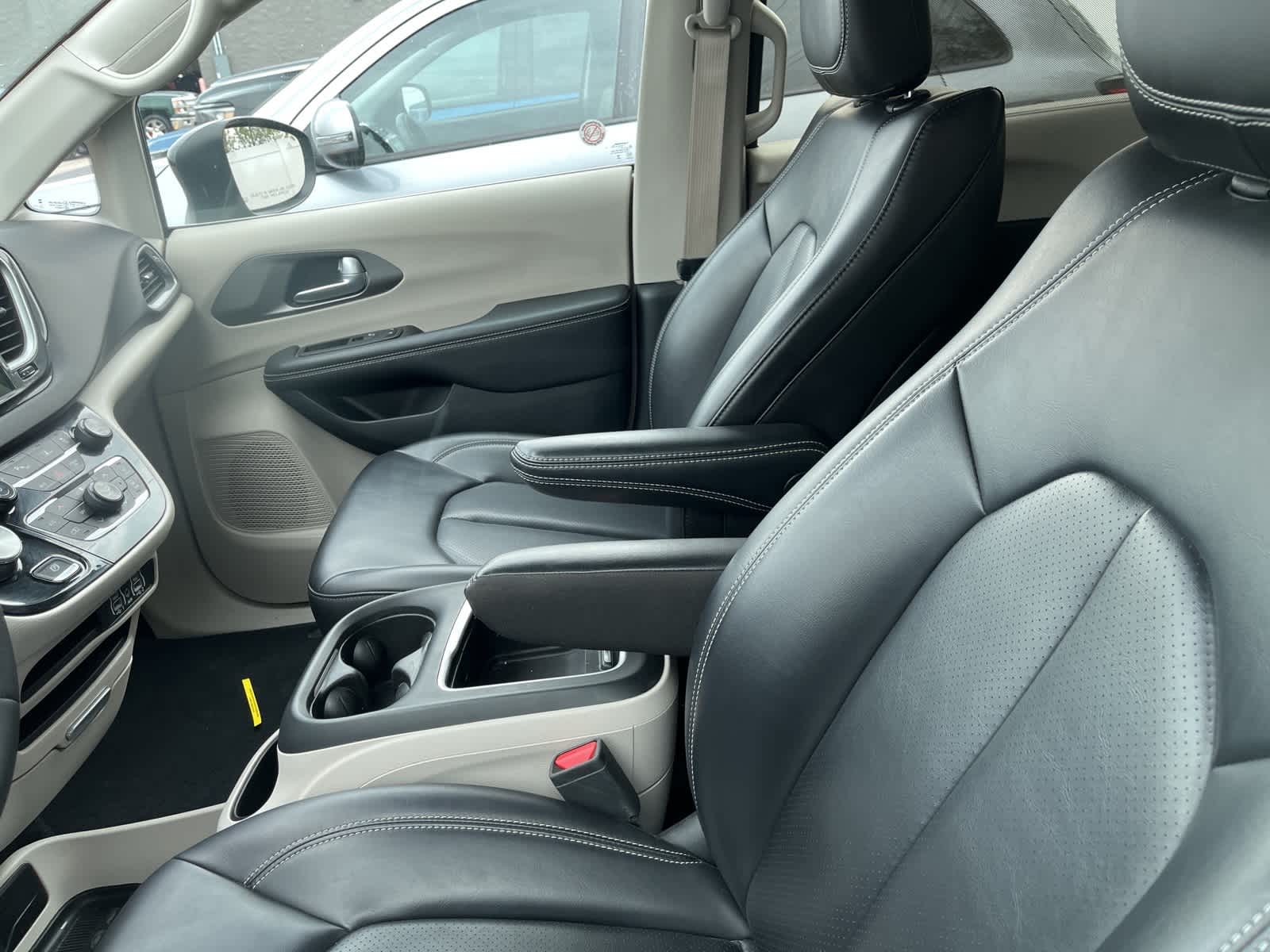 Thumbnail: 2023 Chrysler Pacifica - 22