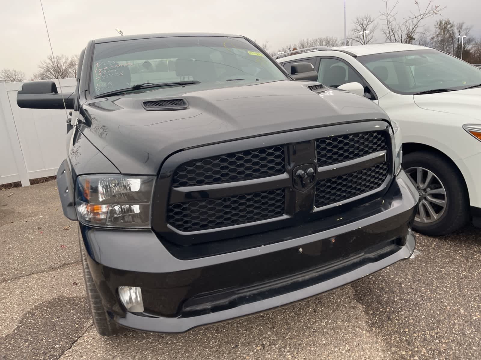 Thumbnail: 2019 RAM 1500 Classic - 18