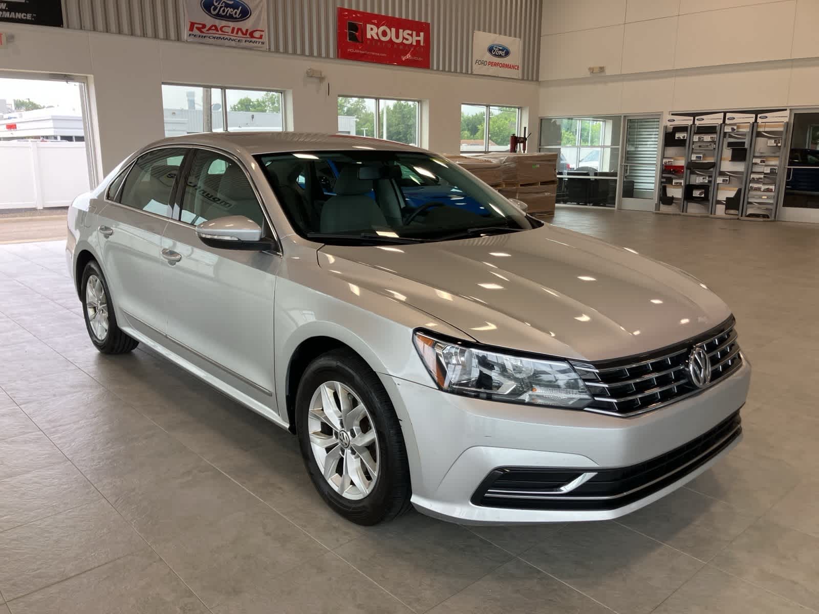 Thumbnail: 2016 Volkswagen Passat - 3