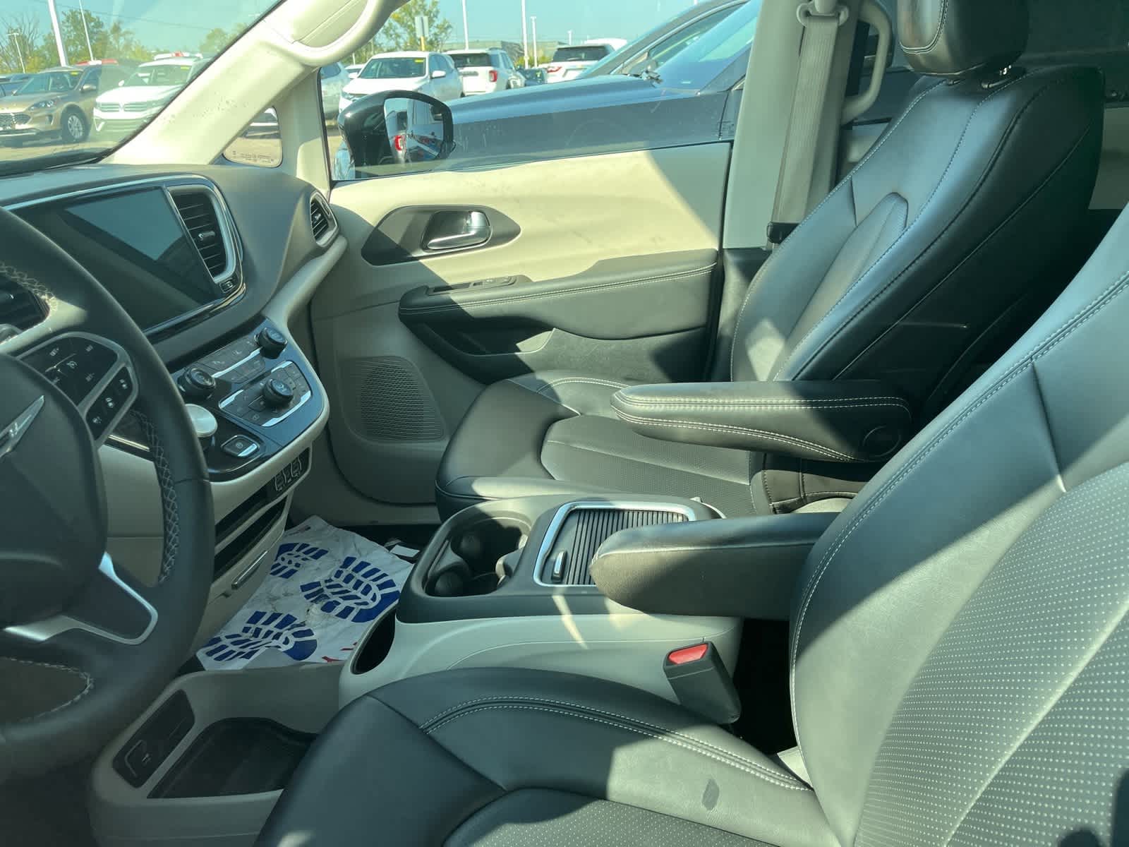 Thumbnail: 2024 Chrysler Pacifica - 24