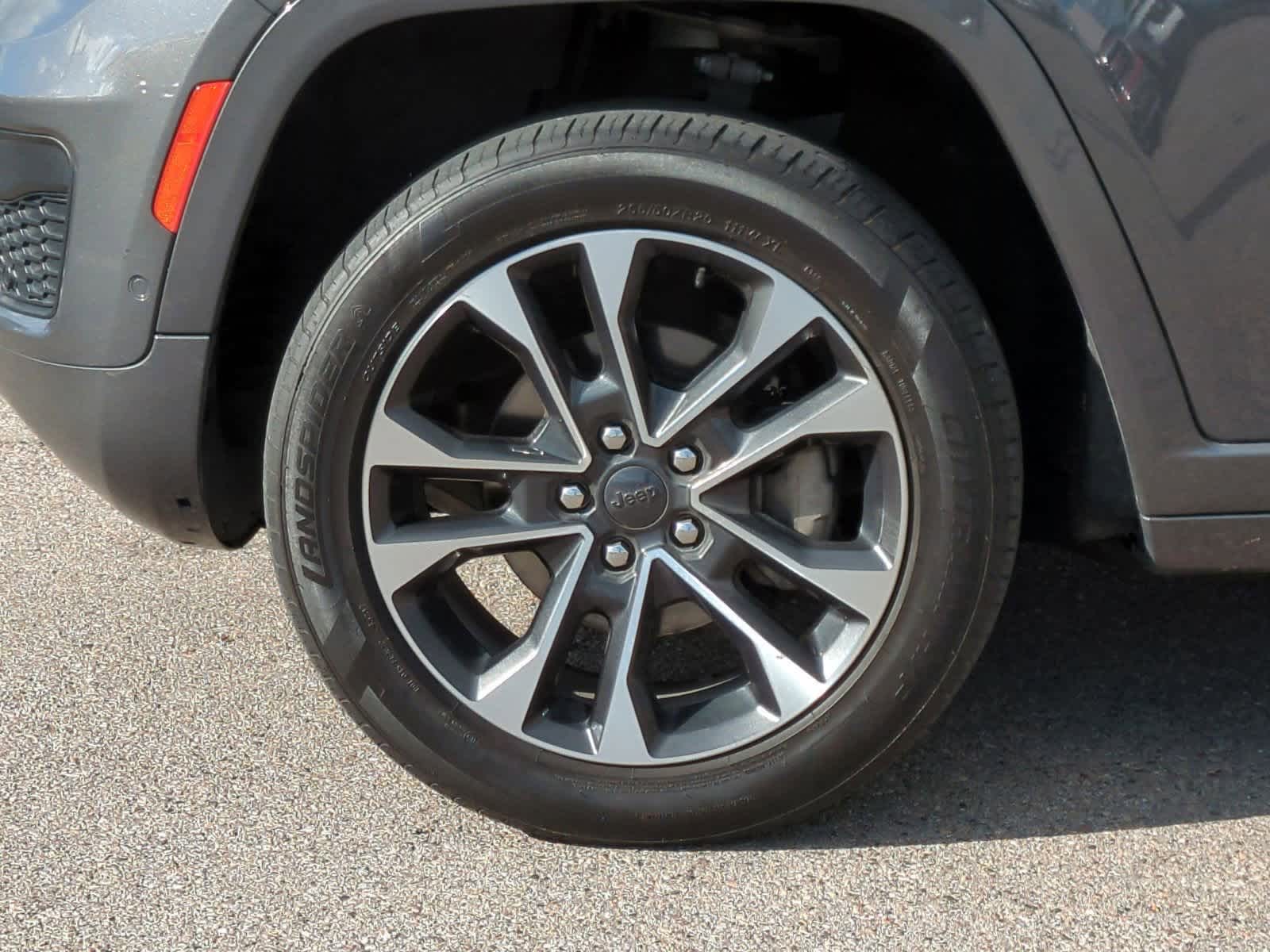 Thumbnail: 2022 Jeep Grand Cherokee - 14