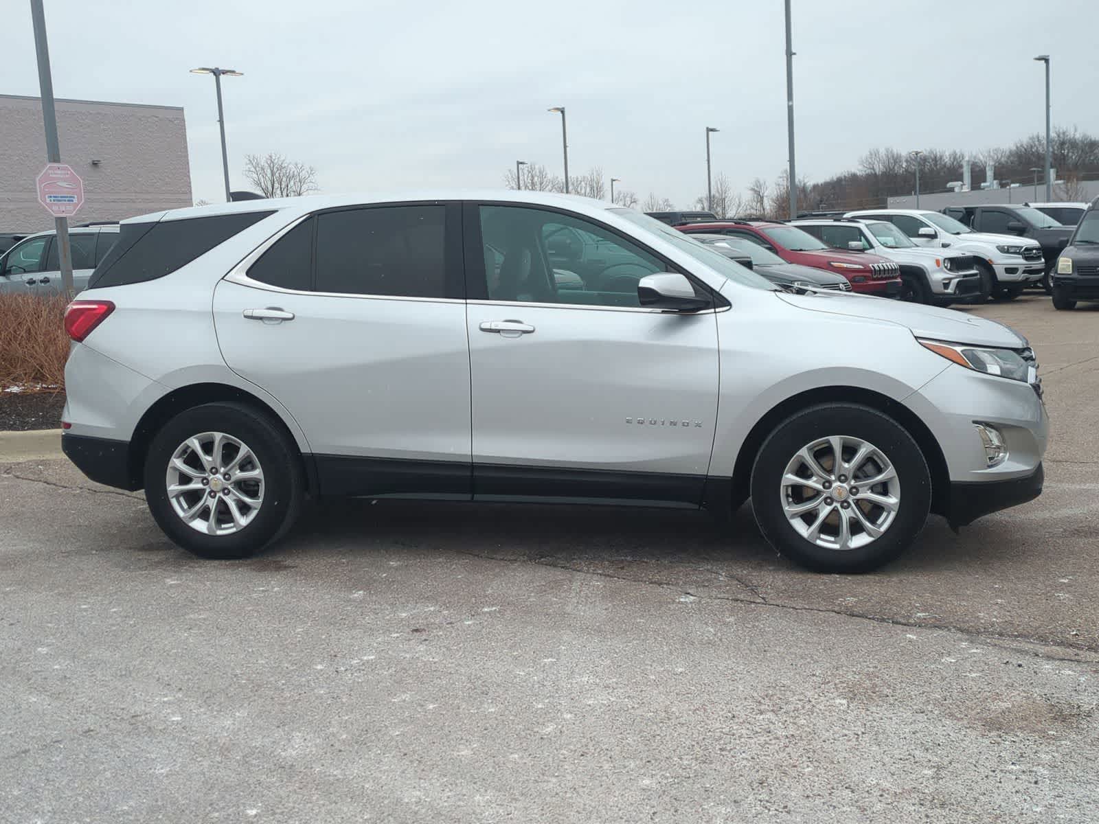 Thumbnail: 2020 Chevrolet Equinox - 9