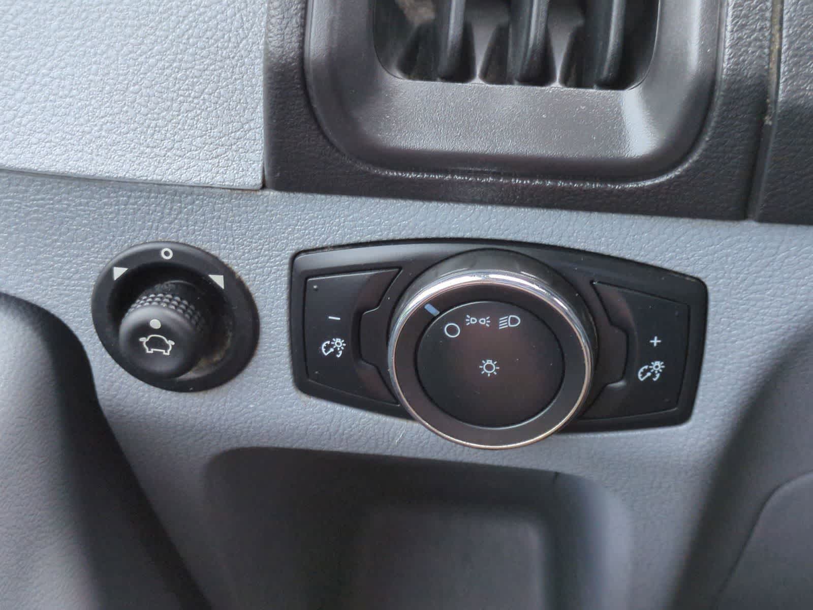 Thumbnail: 2015 Ford Transit Series - 25