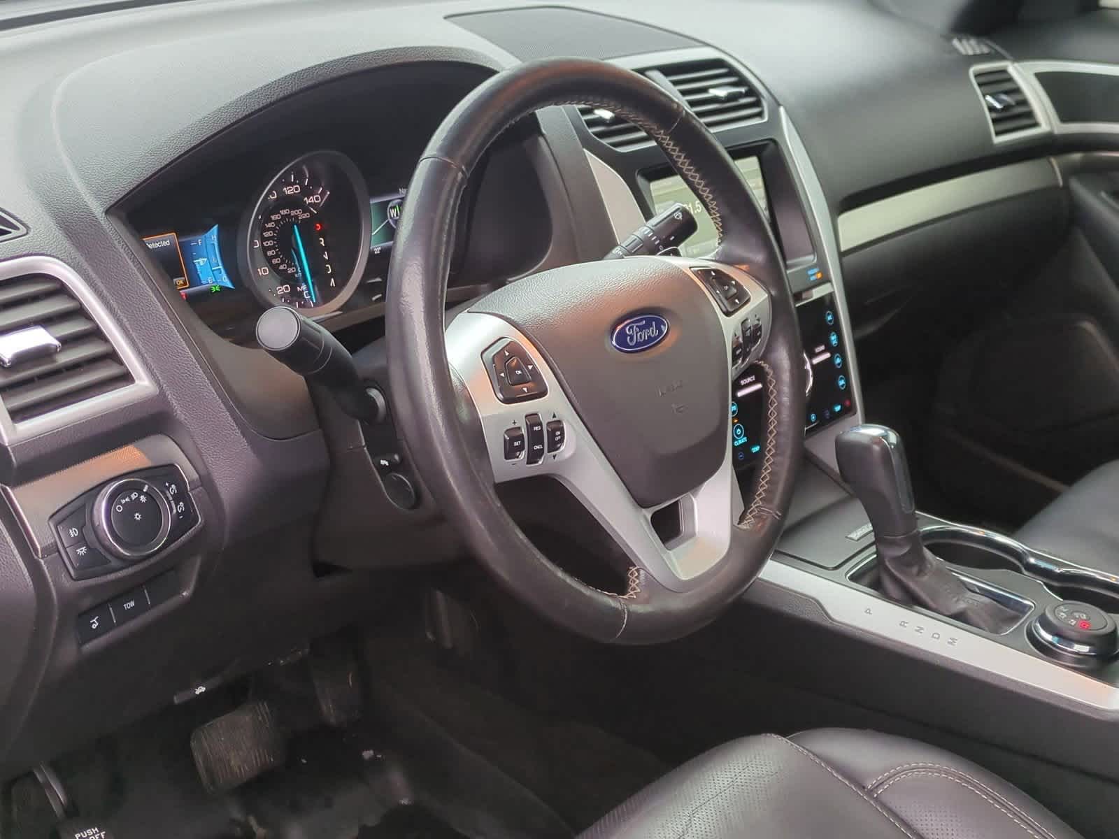 Thumbnail: 2015 Ford Explorer - 10