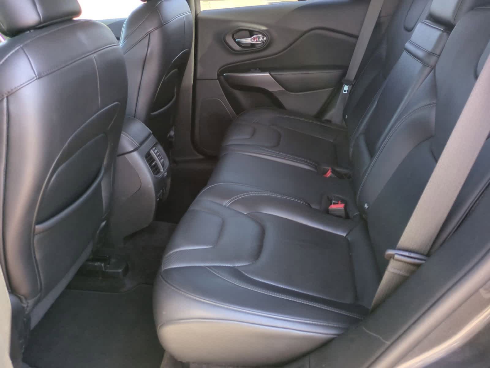 Thumbnail: 2019 Jeep Cherokee - 19