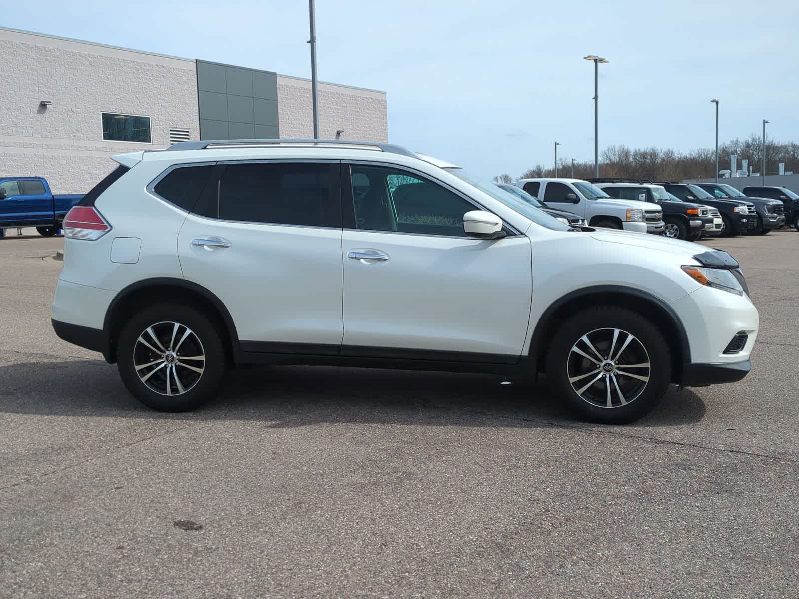 Thumbnail: 2015 Nissan Rogue - 9