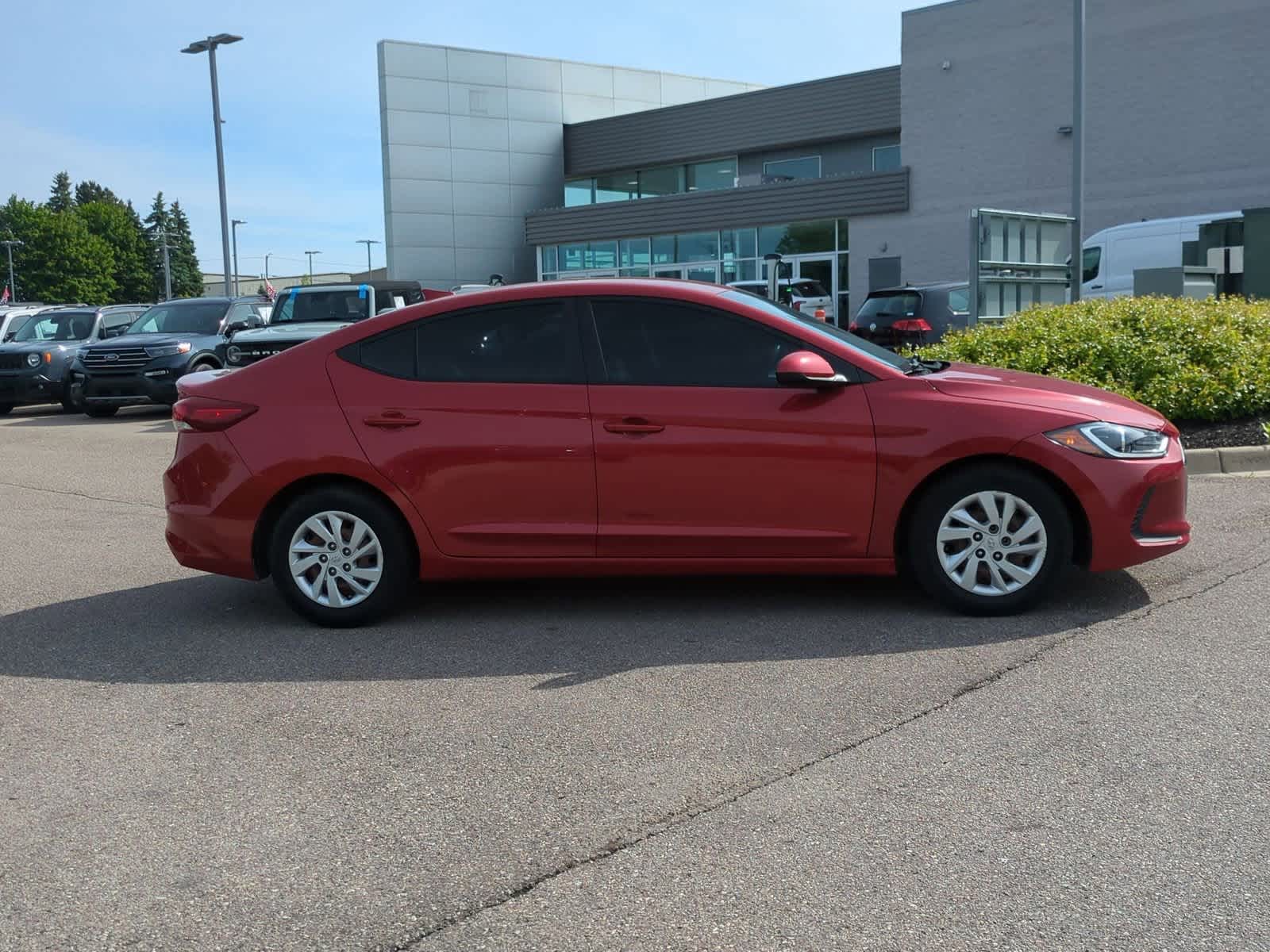 Thumbnail: 2017 Hyundai Elantra - 9