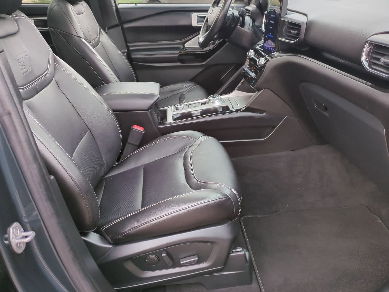 Thumbnail: 2022 Ford Explorer - 25