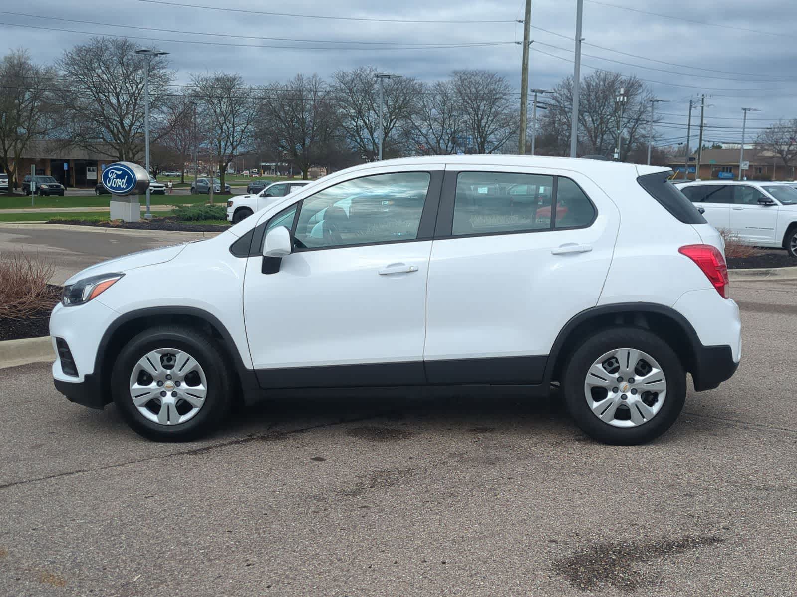 Thumbnail: 2017 Chevrolet Trax - 5