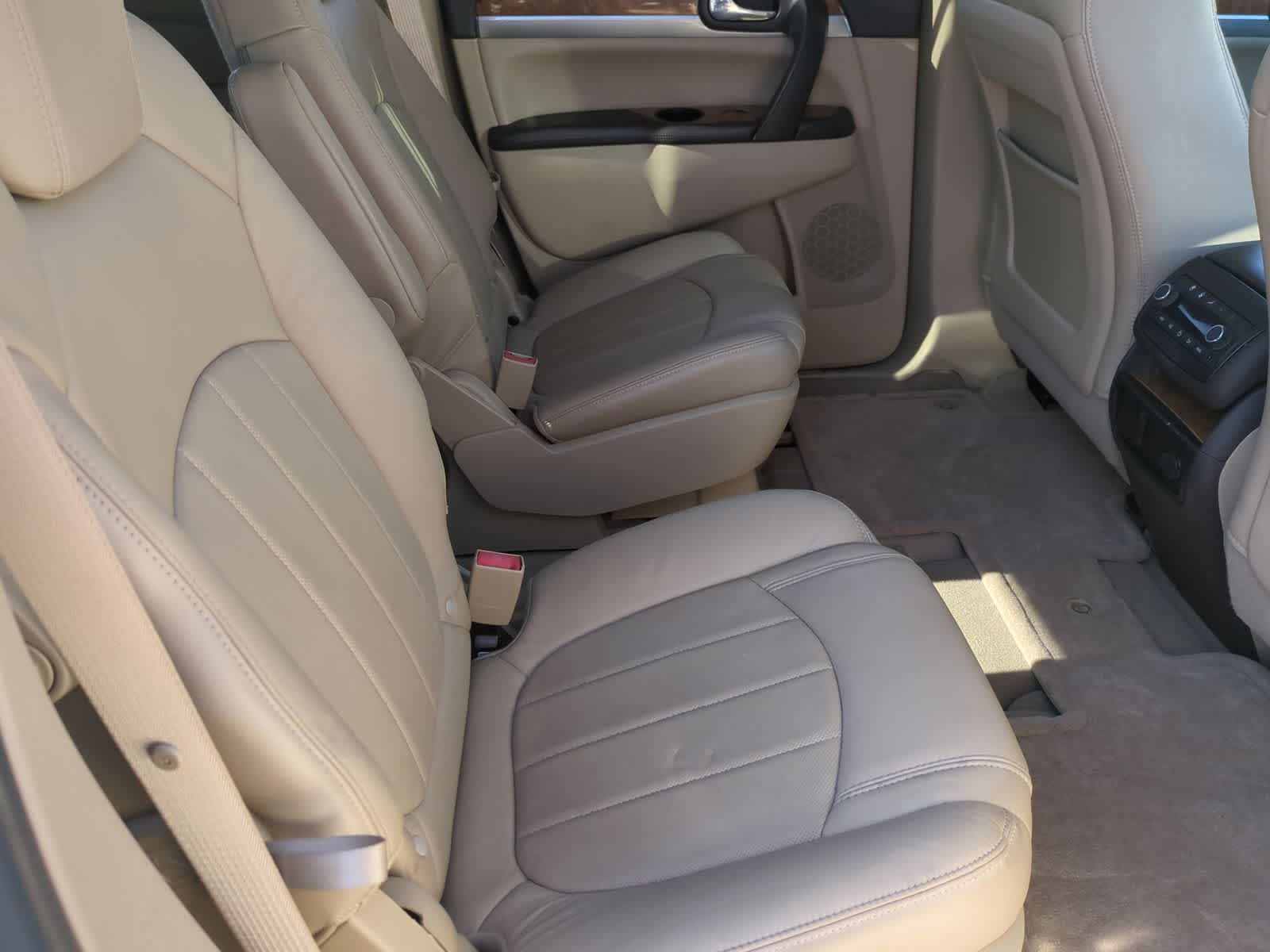 Thumbnail: 2010 Buick Enclave - 21