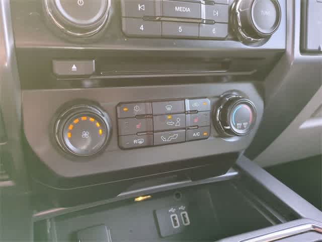 2016 Ford F-150 XLT 26