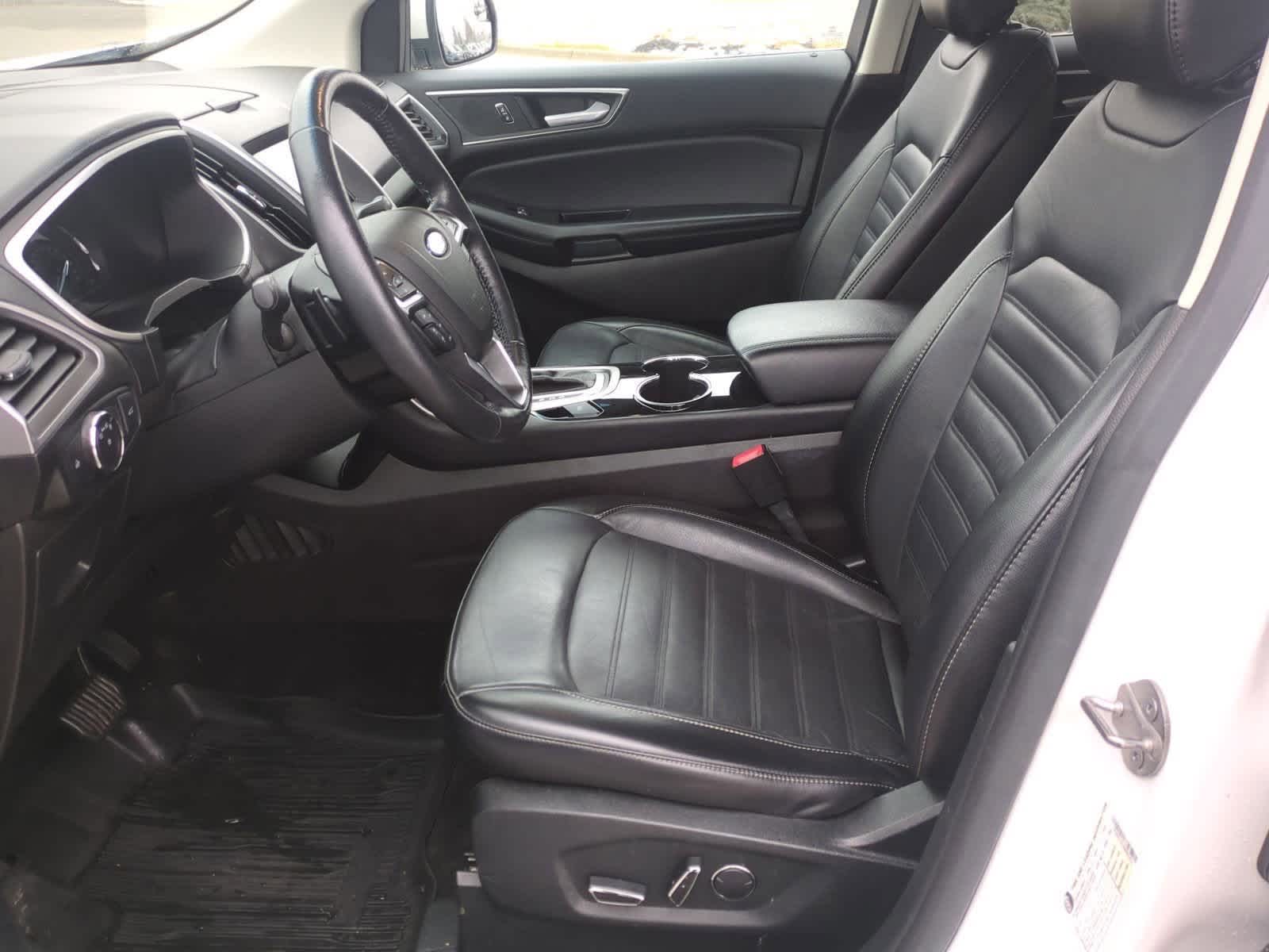 Thumbnail: 2017 Ford Edge - 16