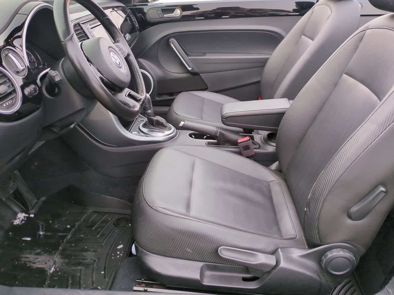 Thumbnail: 2017 Volkswagen Beetle - 17