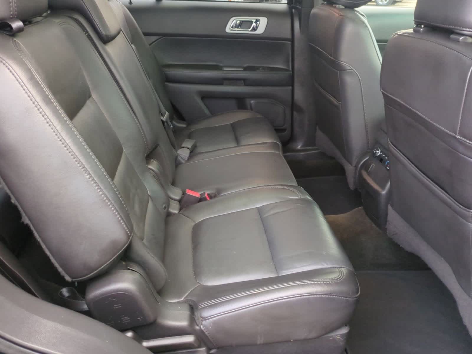 Thumbnail: 2015 Ford Explorer - 21