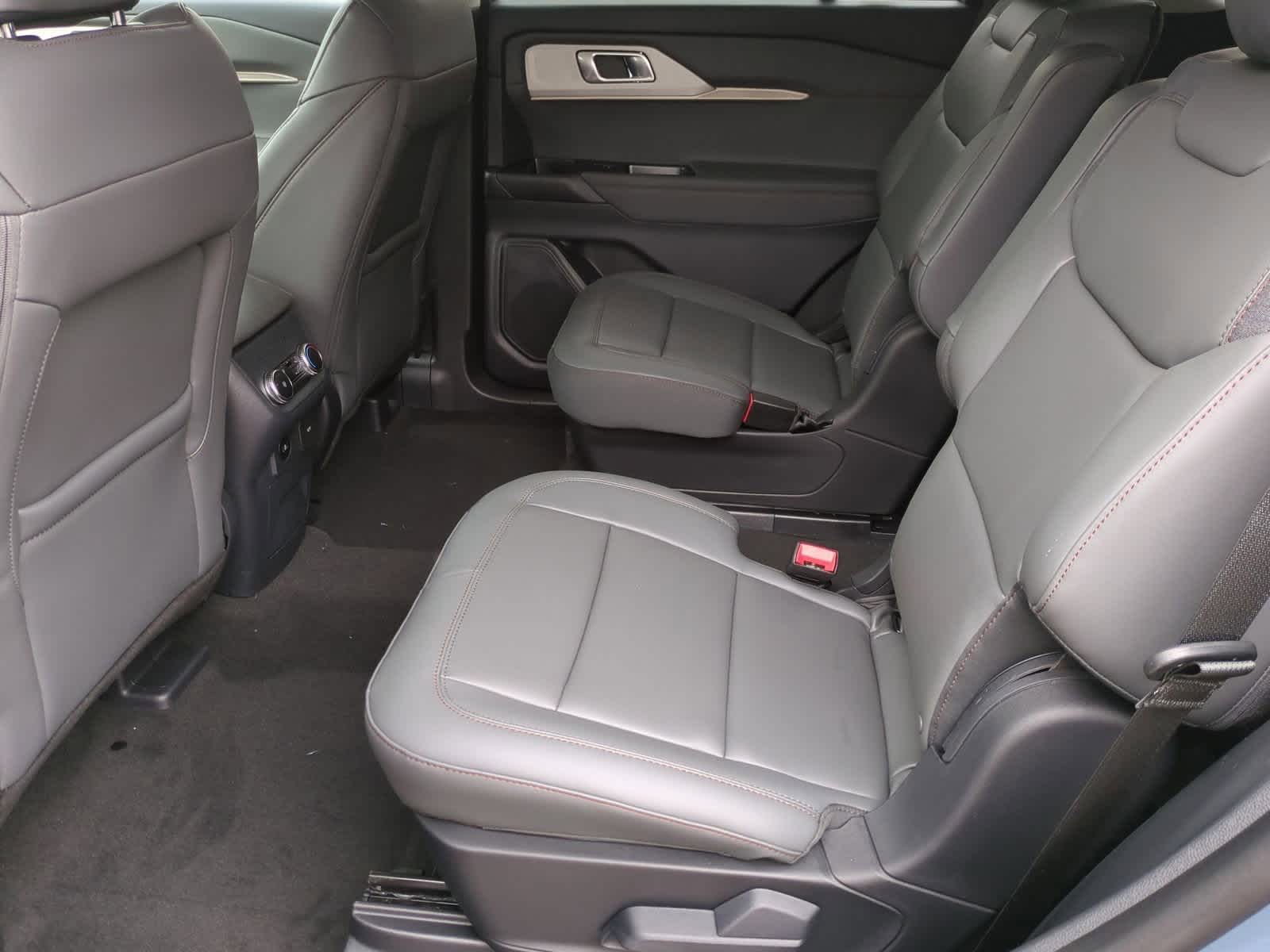 2025 Ford Explorer Active 19