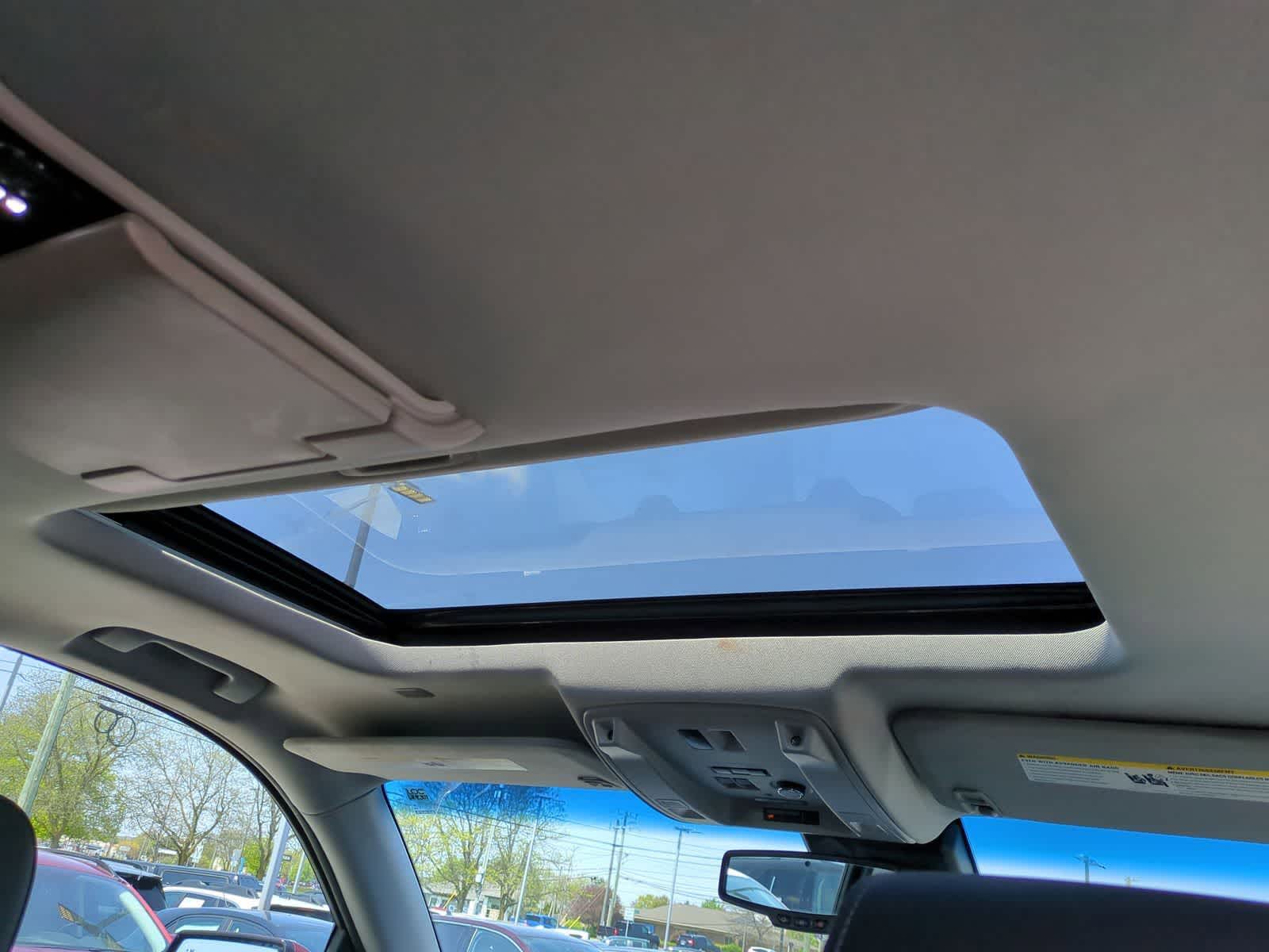 Thumbnail: 2019 GMC Yukon XL - 22