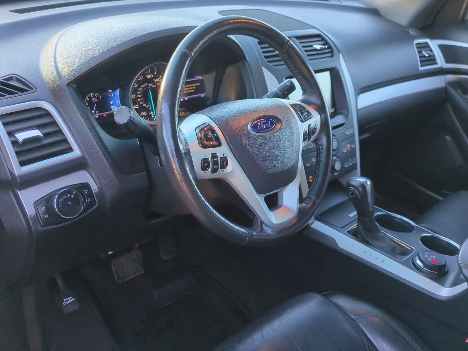 Thumbnail: 2013 Ford Explorer - 10