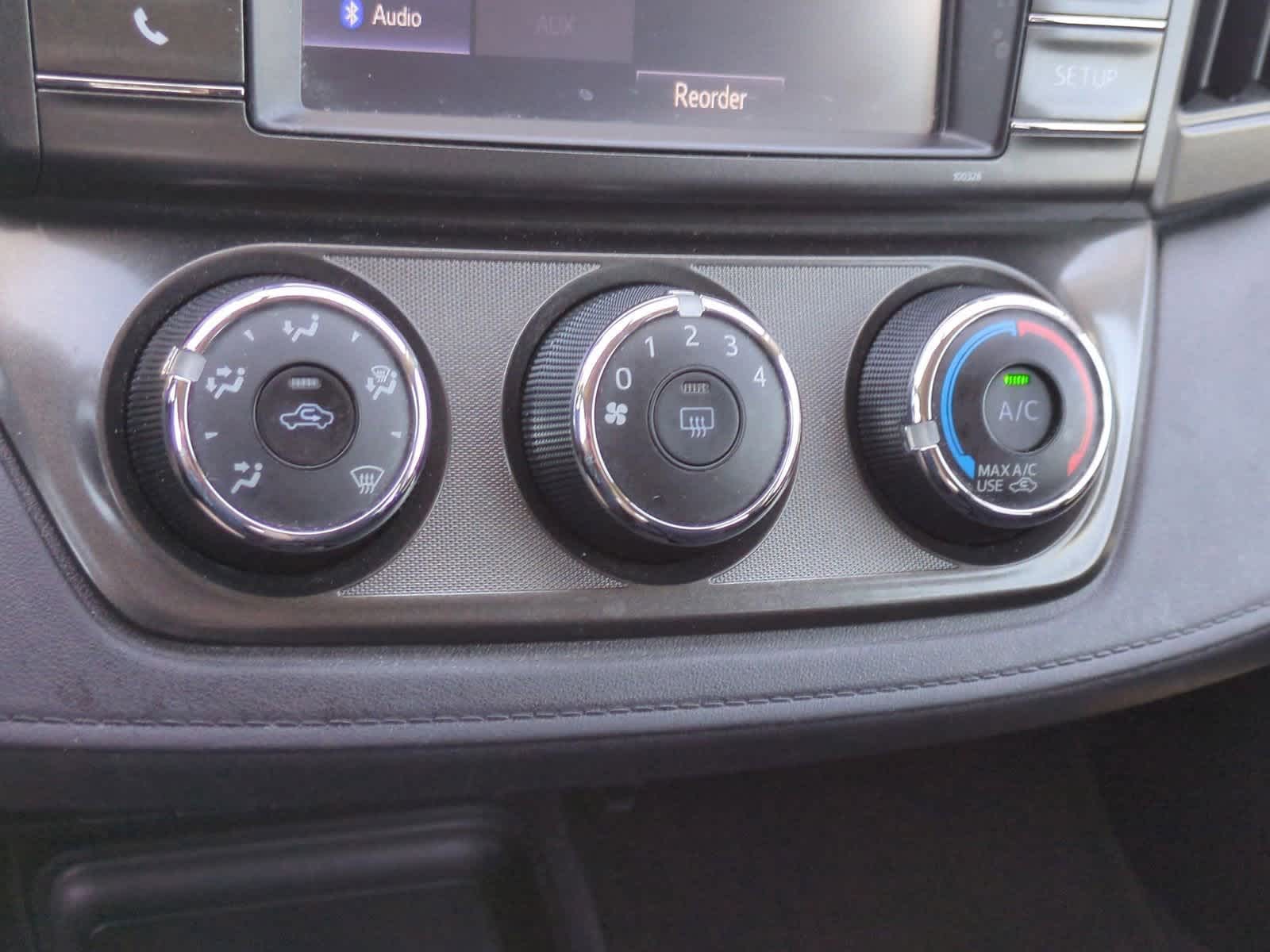 Thumbnail: 2015 Toyota RAV4 - 28
