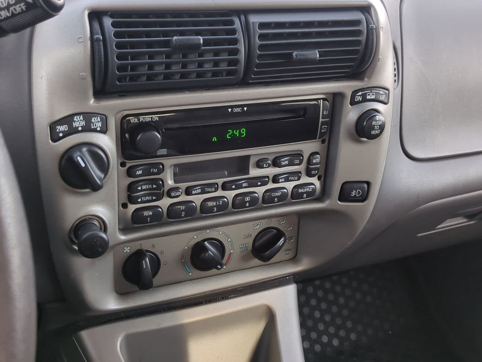 Thumbnail: 2001 Ford Explorer Sport Trac - 25