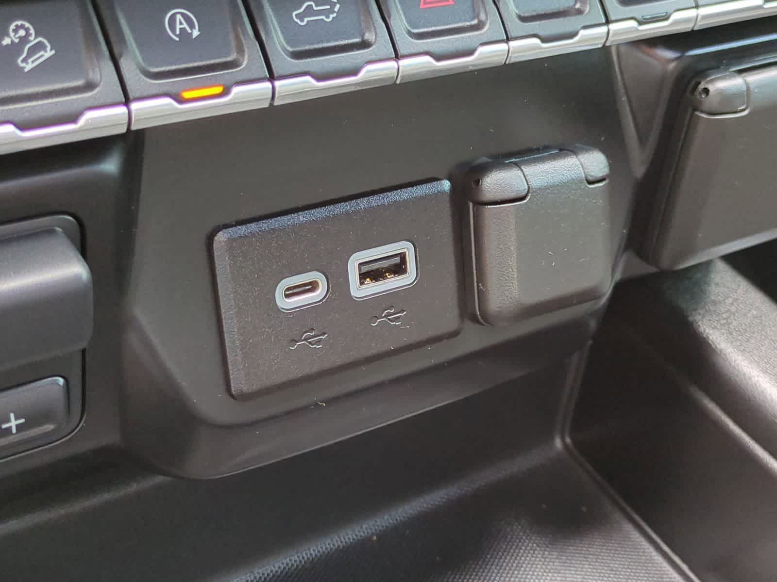 Thumbnail: 2020 Chevrolet Silverado 1500 - 32