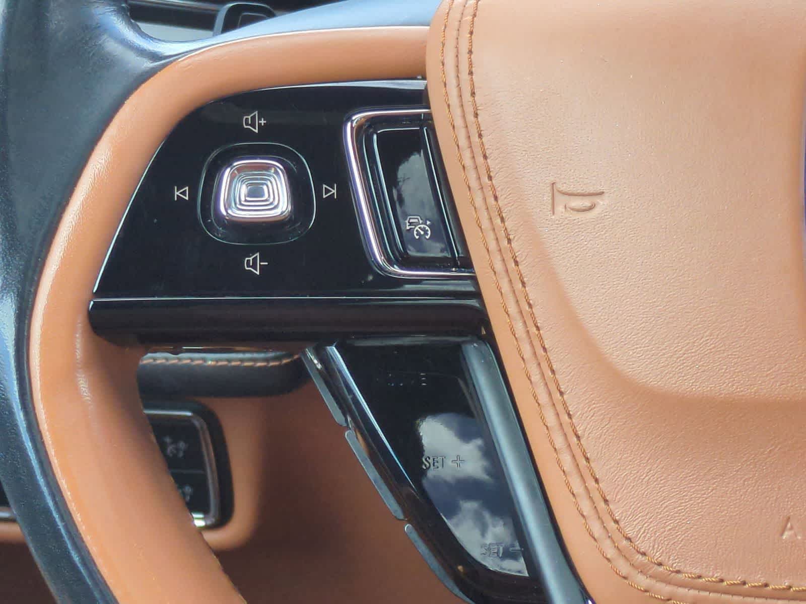 Thumbnail: 2021 Lincoln Aviator - 25