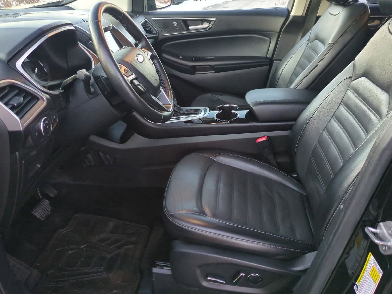 Thumbnail: 2016 Ford Edge - 16