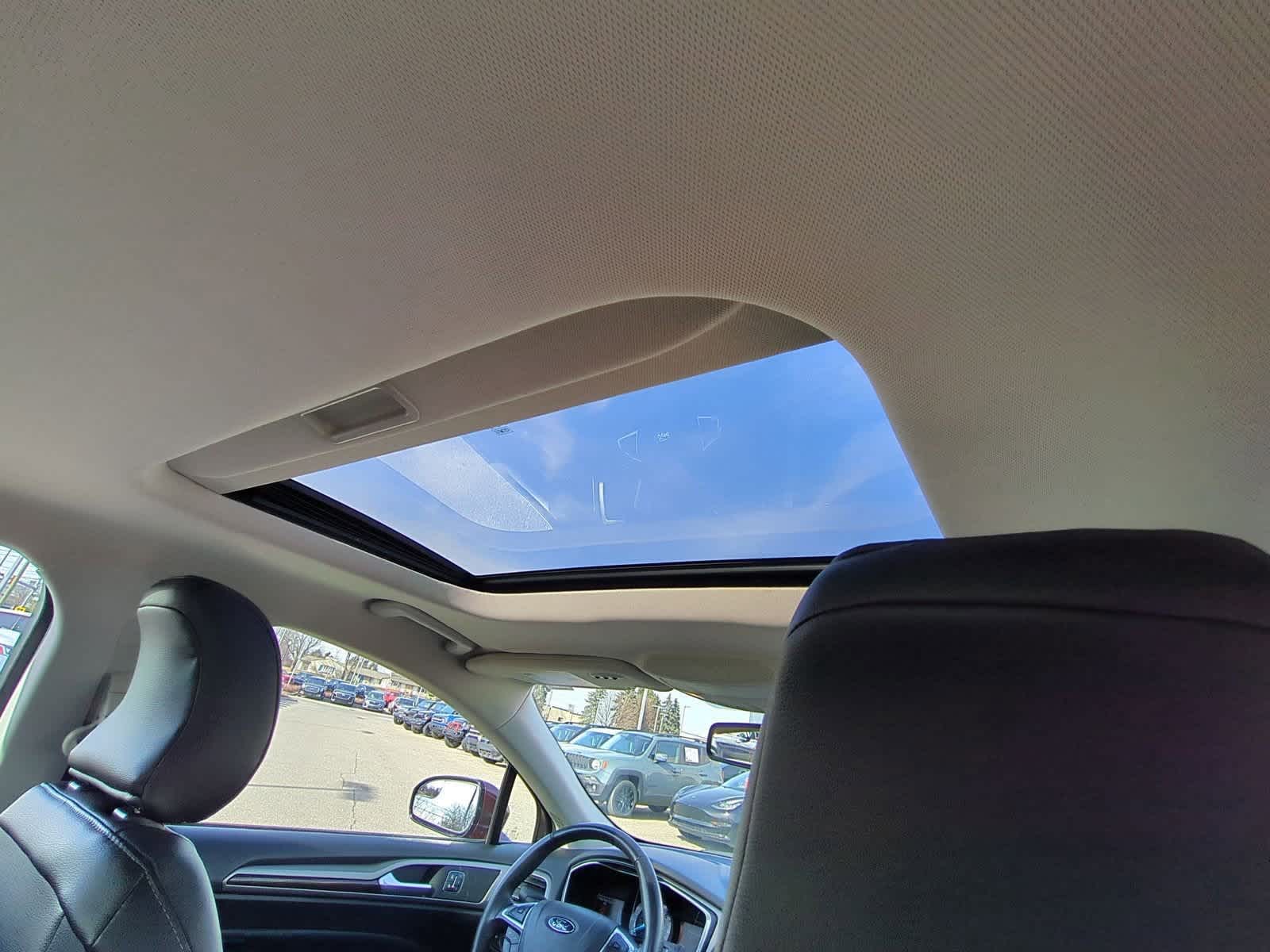 2015 Ford Fusion SE 22