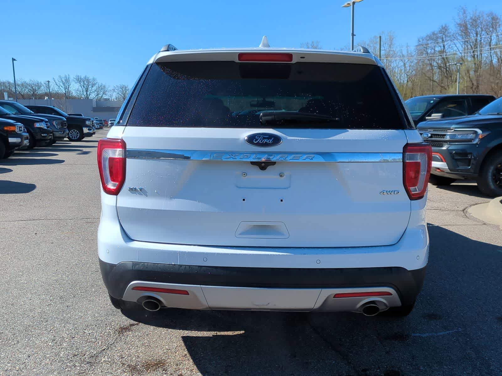 Thumbnail: 2017 Ford Explorer - 7