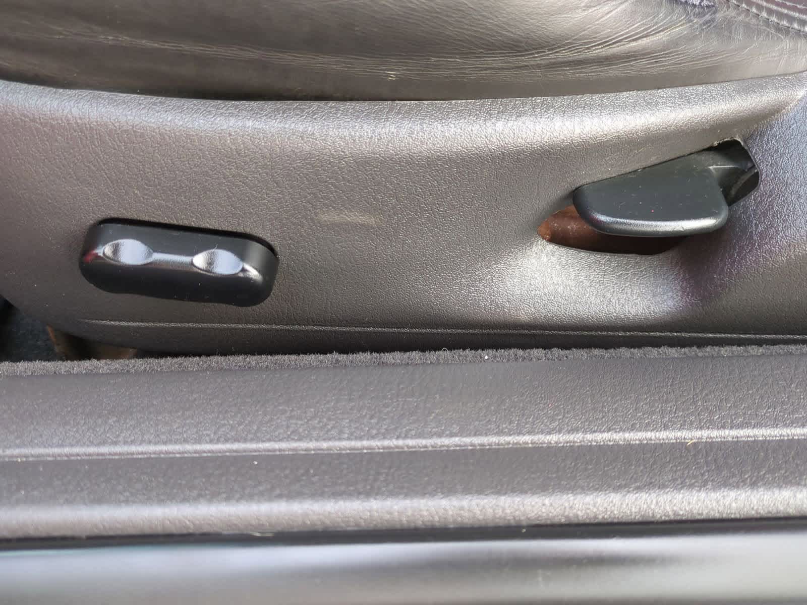 Thumbnail: 2002 Ford Thunderbird - 17