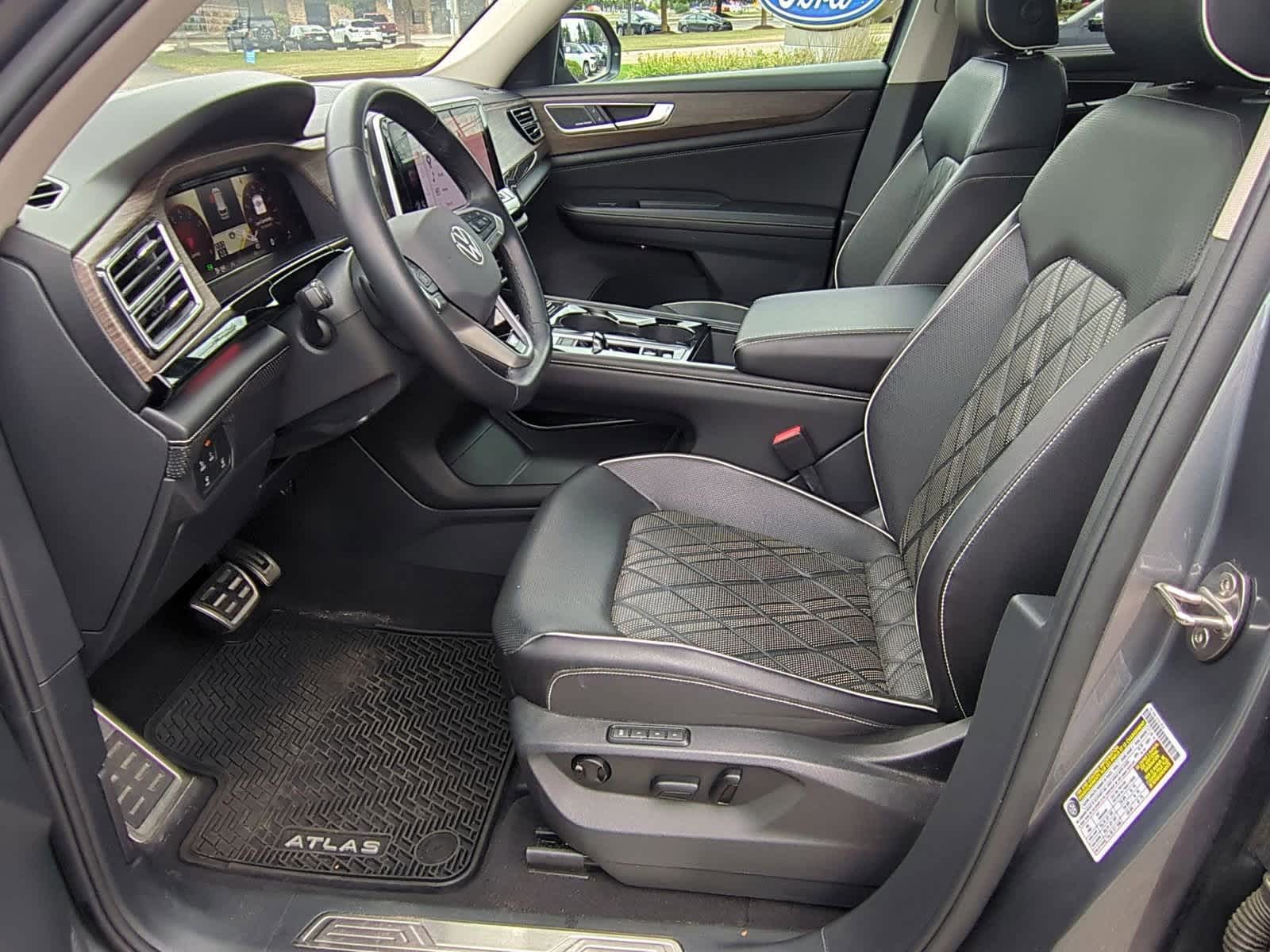 Thumbnail: 2024 Volkswagen Atlas - 16