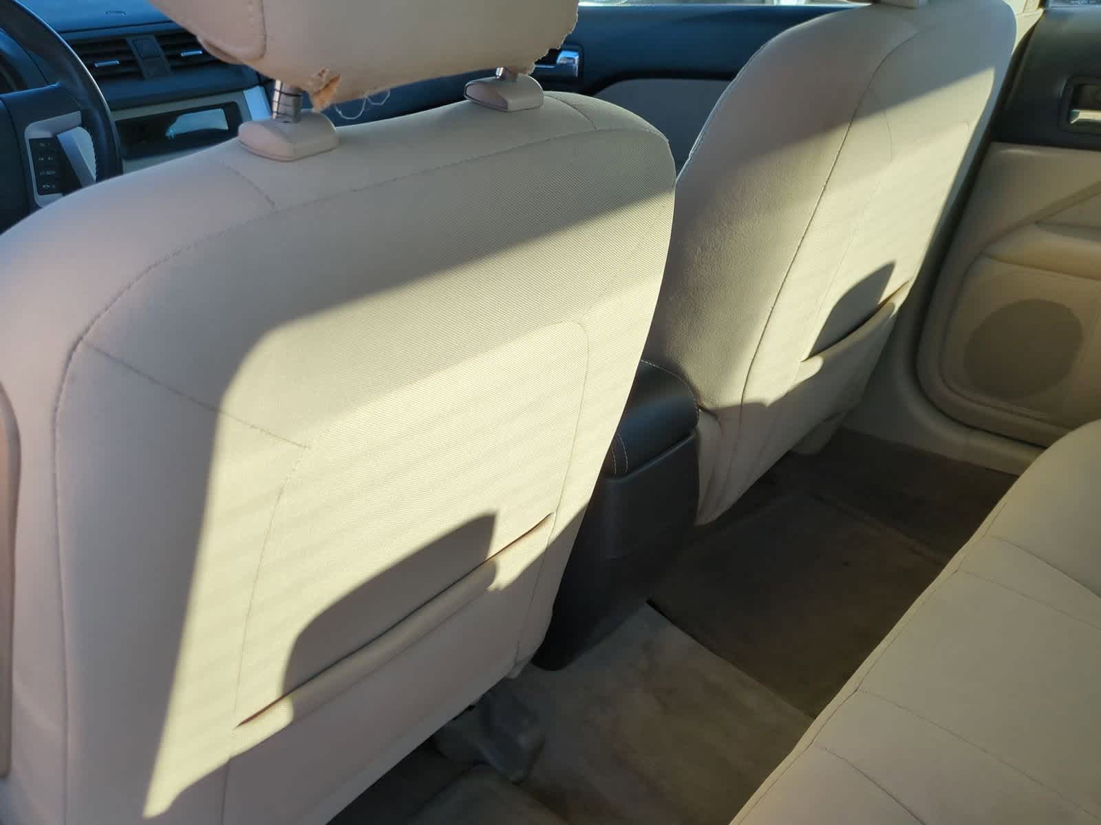 Thumbnail: 2010 Mercury Milan - 18