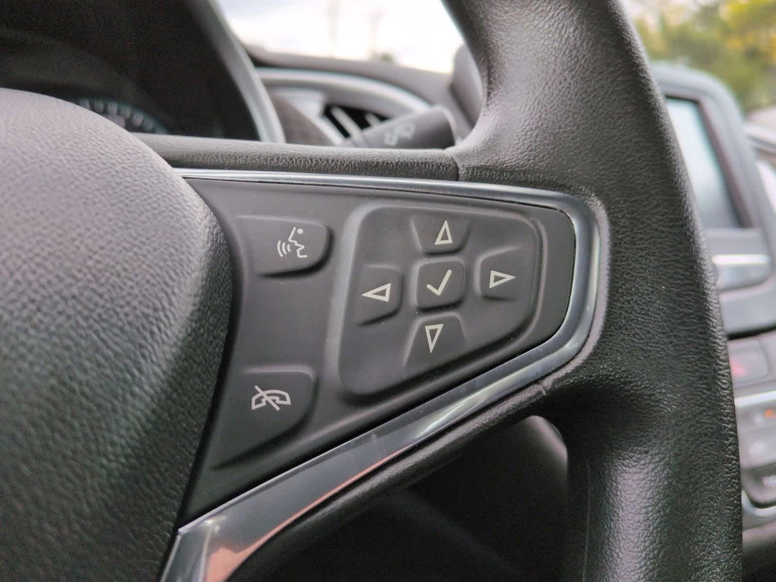 Thumbnail: 2017 Chevrolet Malibu - 25