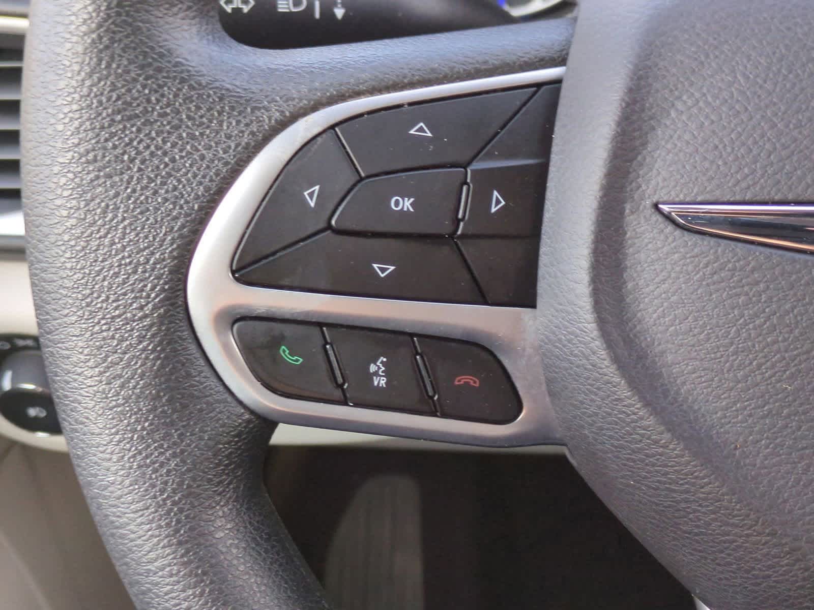 Thumbnail: 2018 Chrysler Pacifica - 25