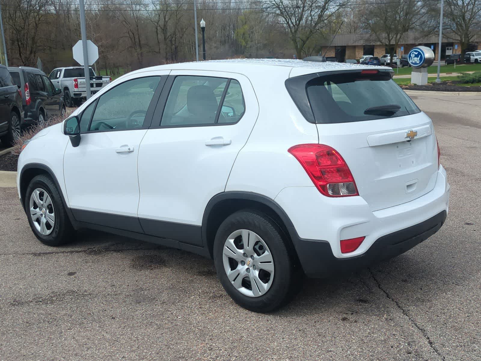 Thumbnail: 2017 Chevrolet Trax - 6