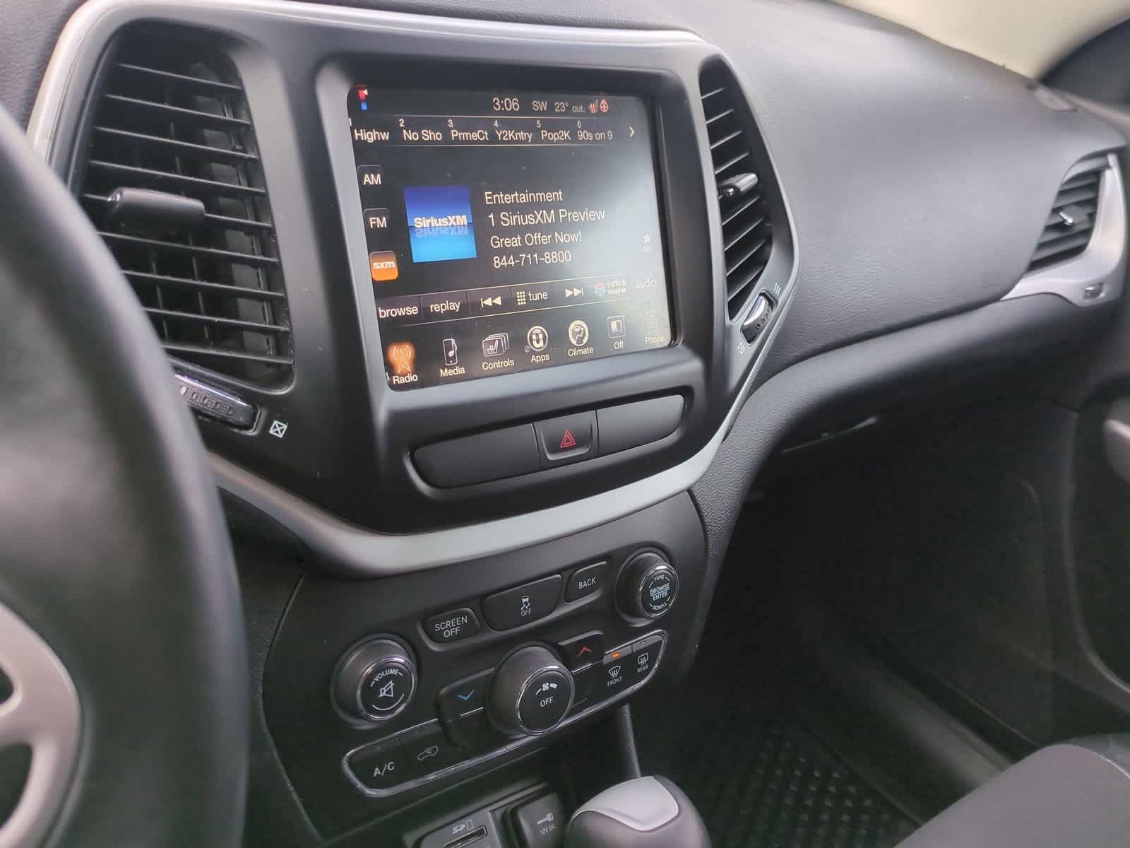 Thumbnail: 2017 Jeep Cherokee - 27