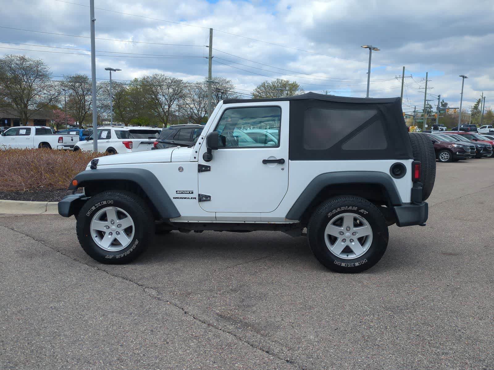 Thumbnail: 2016 Jeep Wrangler - 5