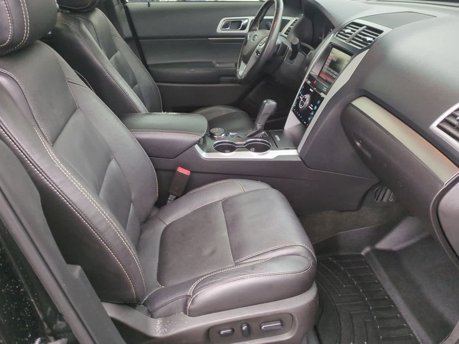 Thumbnail: 2015 Ford Explorer - 25