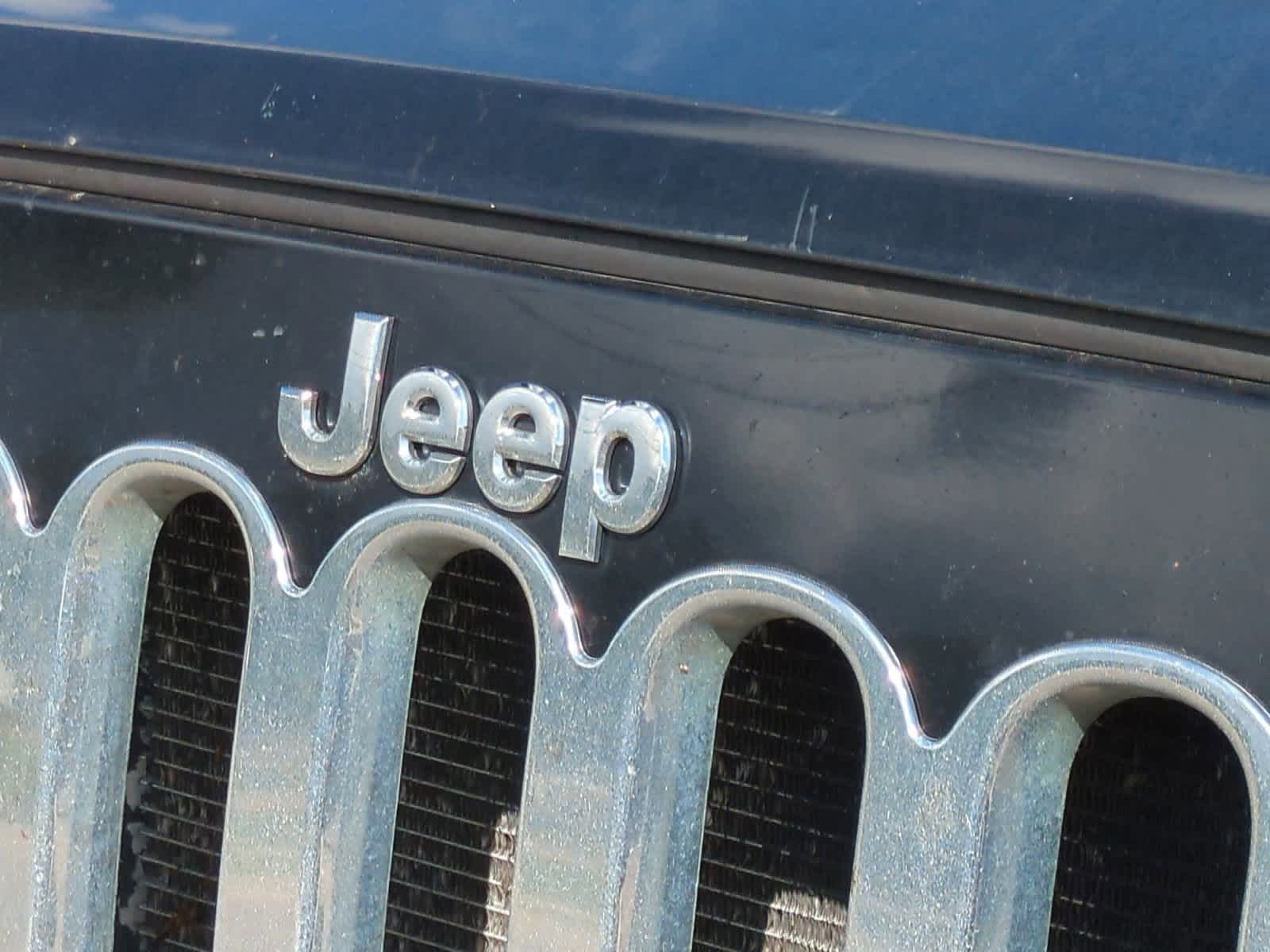 Thumbnail: 2010 Jeep Wrangler - 12