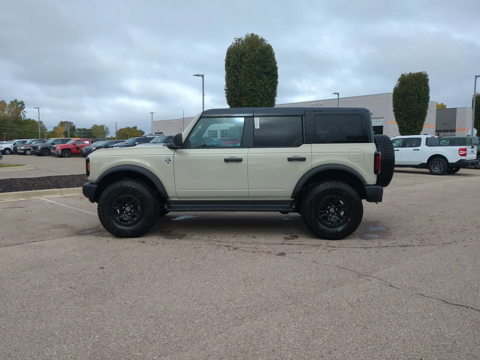 Thumbnail: 2025 Ford Bronco - 5