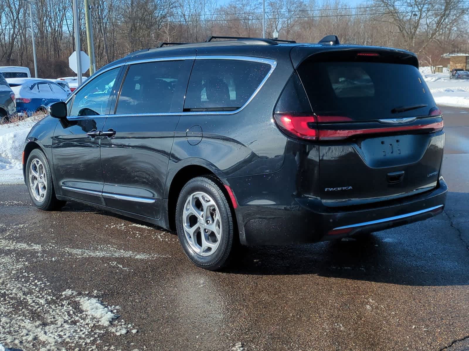 Thumbnail: 2023 Chrysler Pacifica - 6