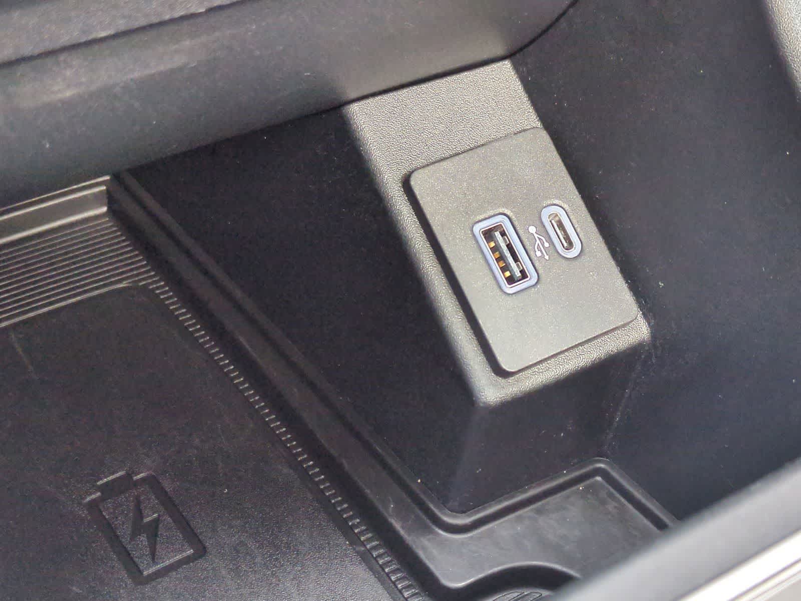 Thumbnail: 2023 Ford Edge - 32