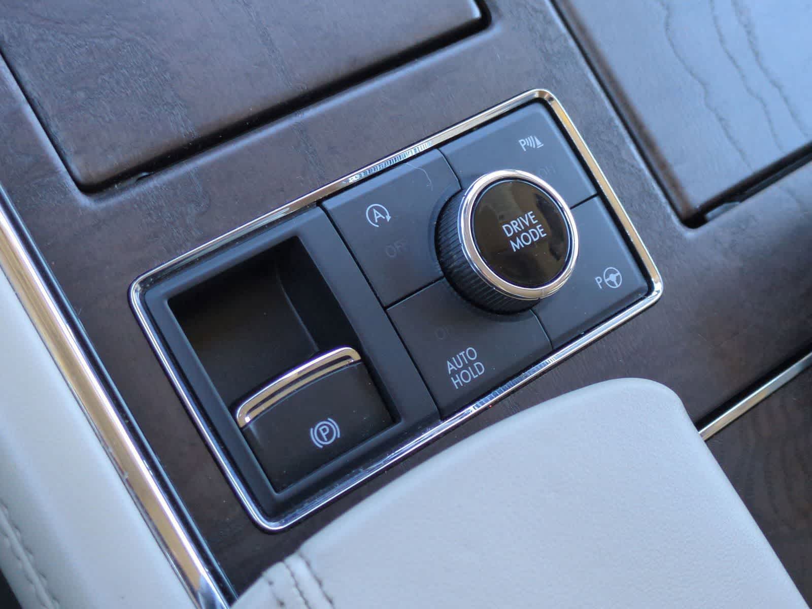 Thumbnail: 2021 Lincoln Navigator - 33