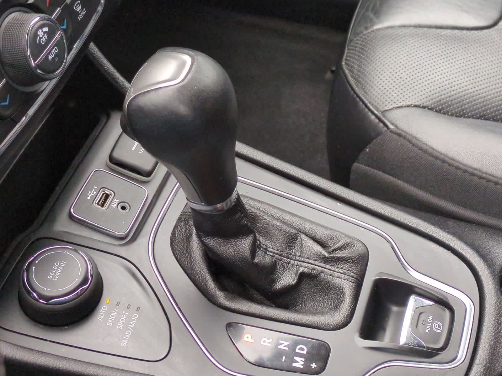 Thumbnail: 2020 Jeep Cherokee - 32