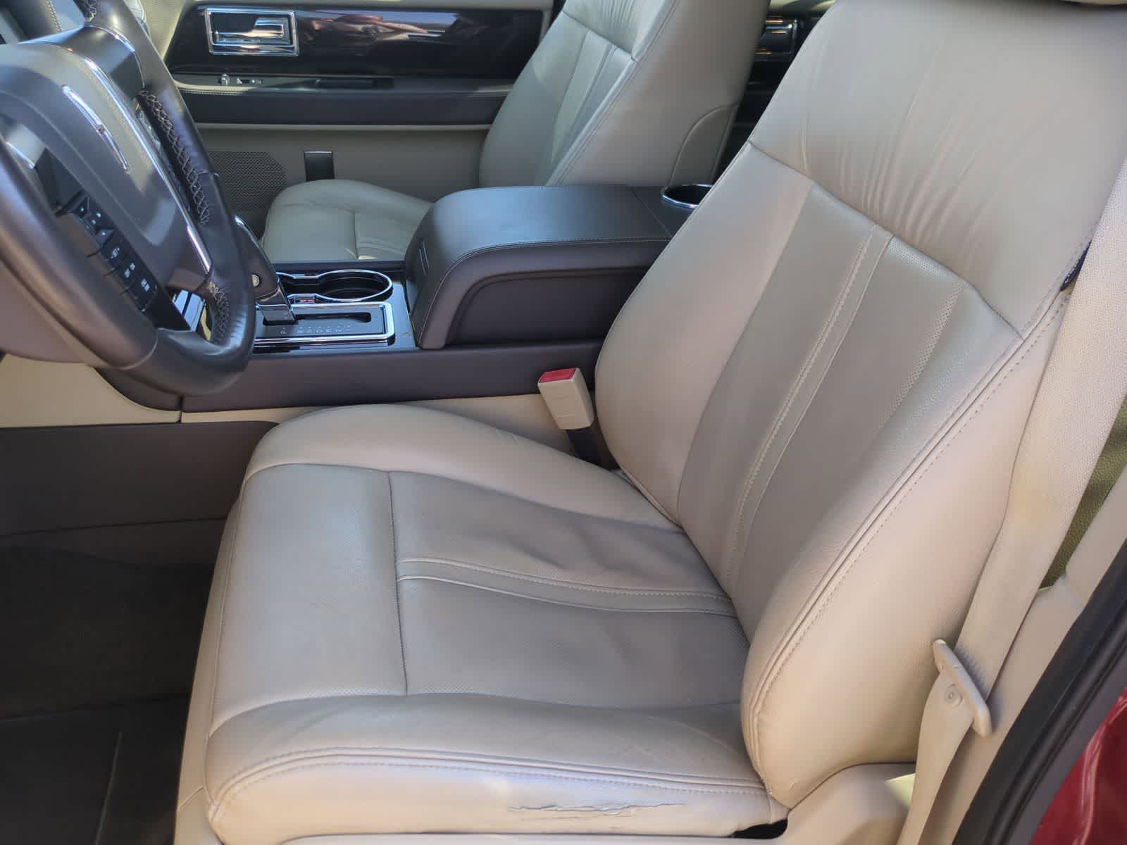 Thumbnail: 2016 Lincoln Navigator - 16