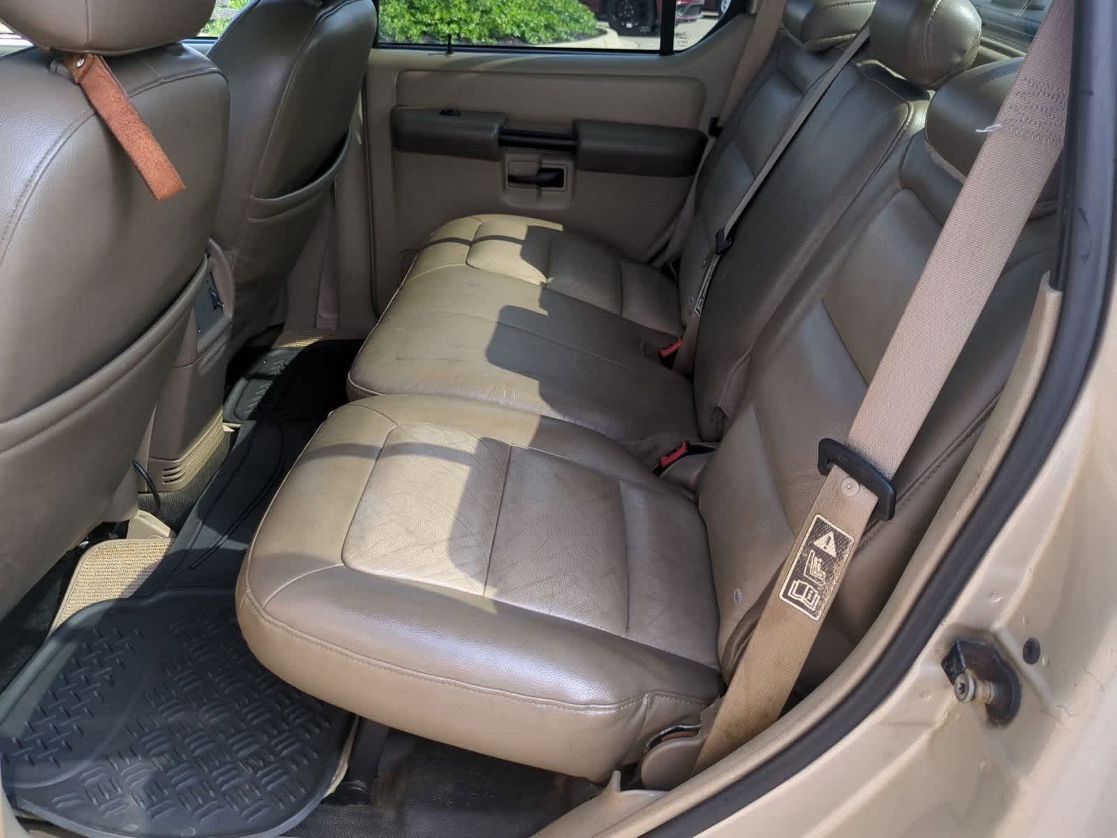 Thumbnail: 2004 Ford Explorer Sport Trac - 19