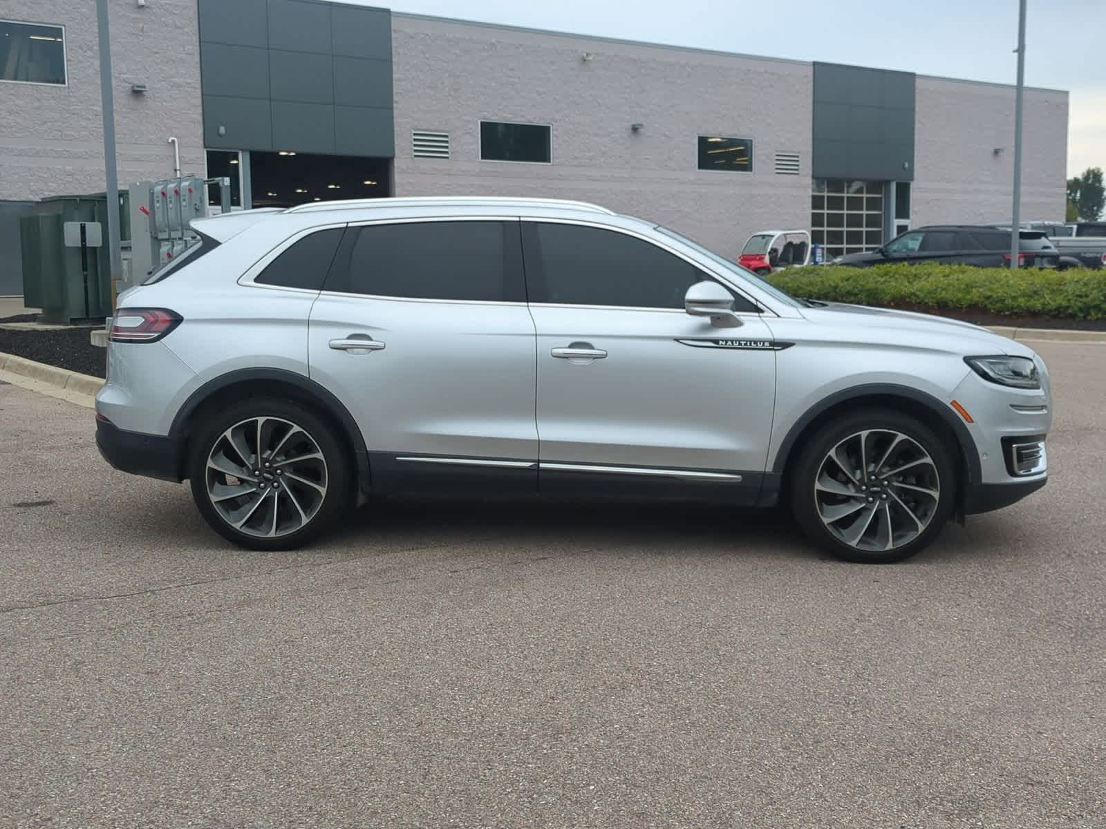 Thumbnail: 2019 Lincoln Nautilus - 9