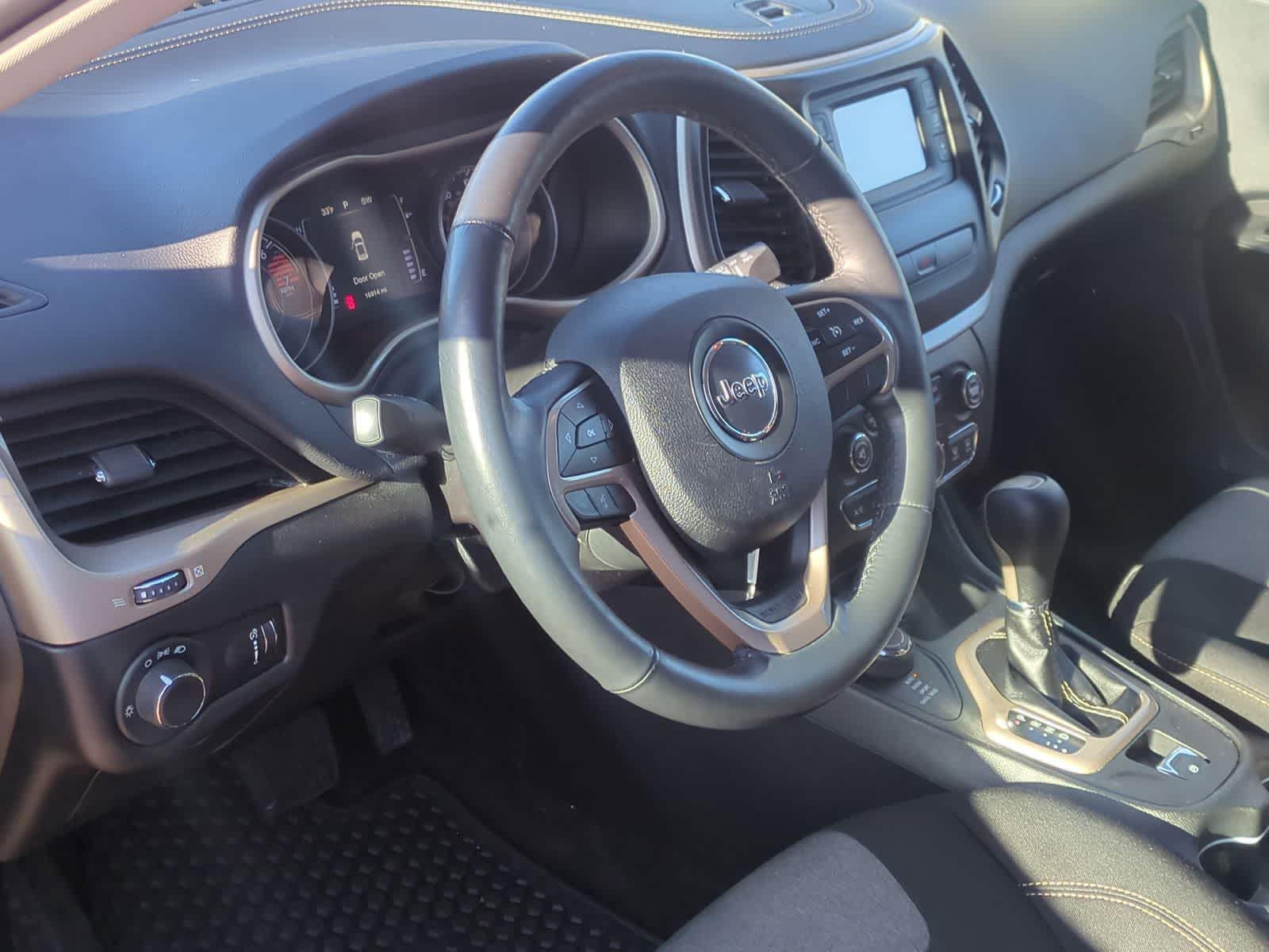 Thumbnail: 2016 Jeep Cherokee - 10